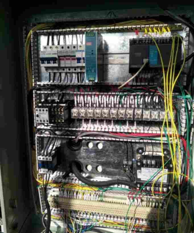 攻丝机 PLC 电气控制柜接线图.png